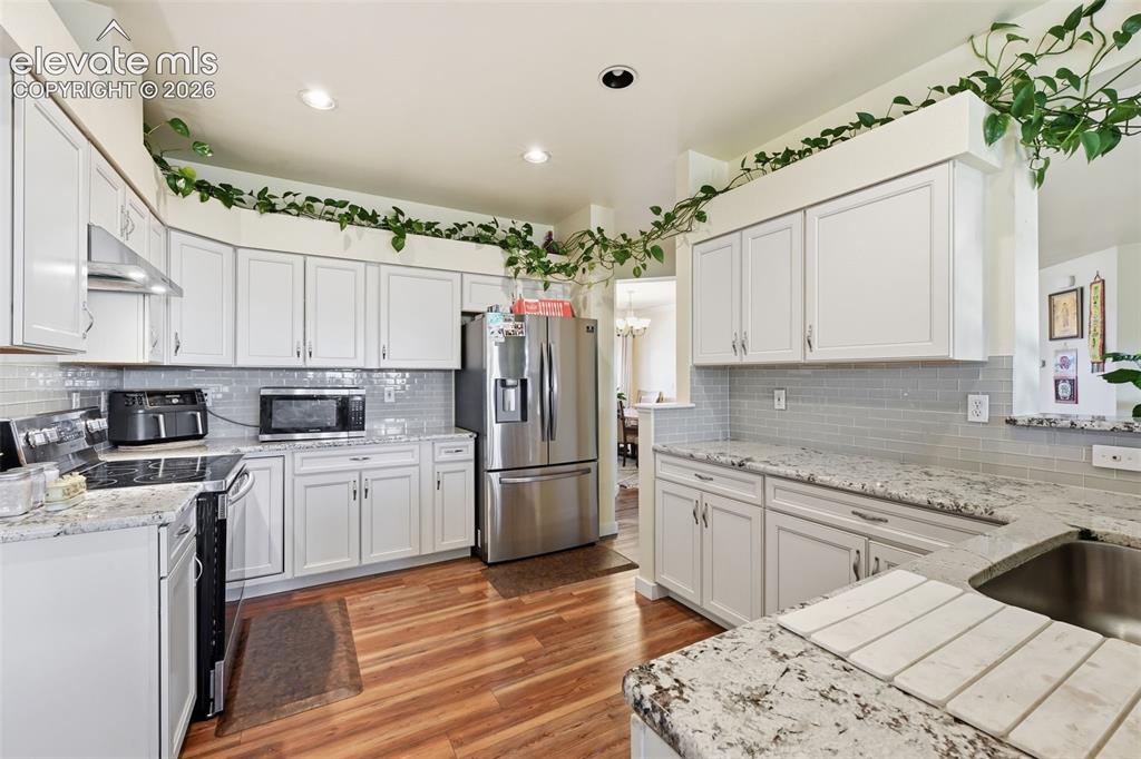 Image 9 of 35: Kitchen