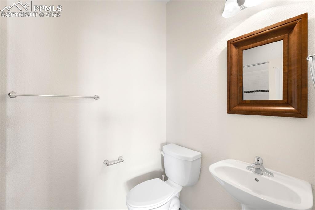 Image 18 of 37: Secondary main floor bathroom