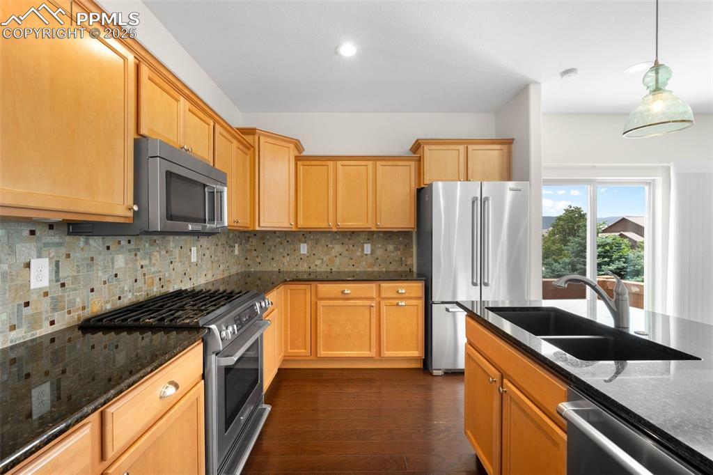 Image 9 of 37: Kitchen