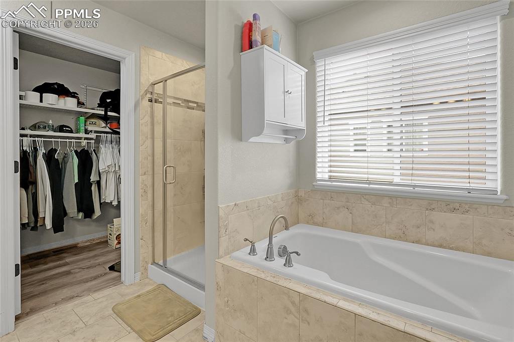 Image 11 of 29: Bathroom