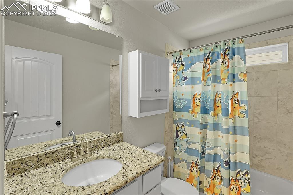 Image 14 of 29: Bathroom