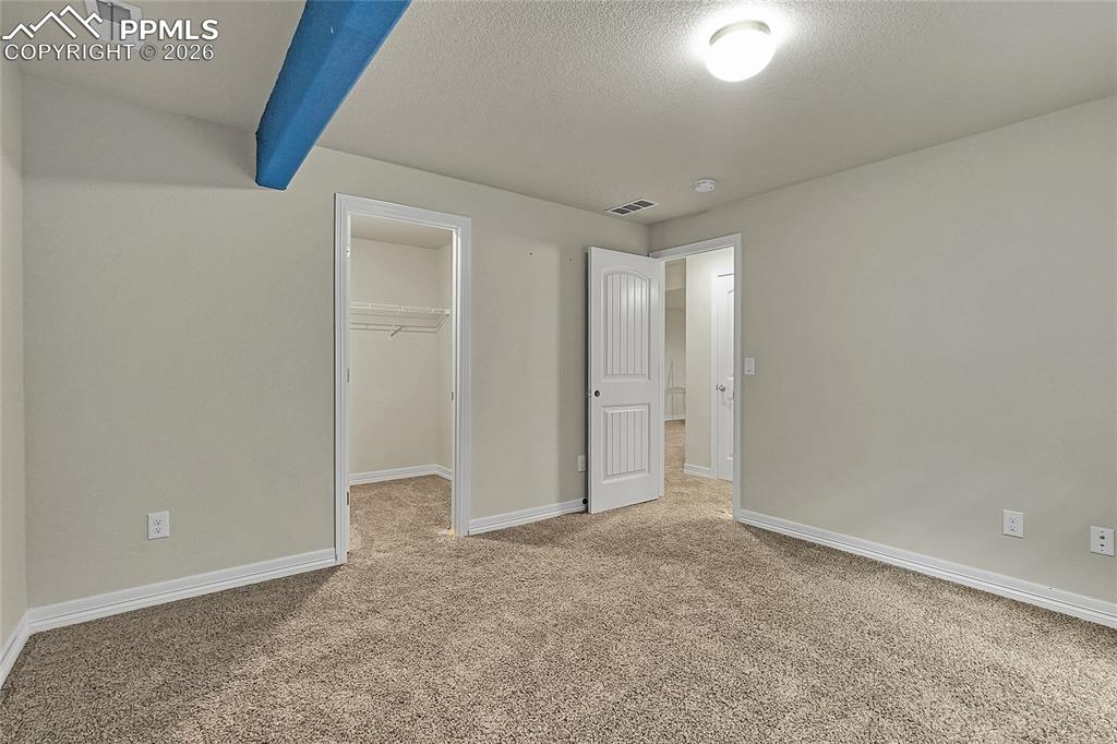 Image 23 of 29: Bedroom