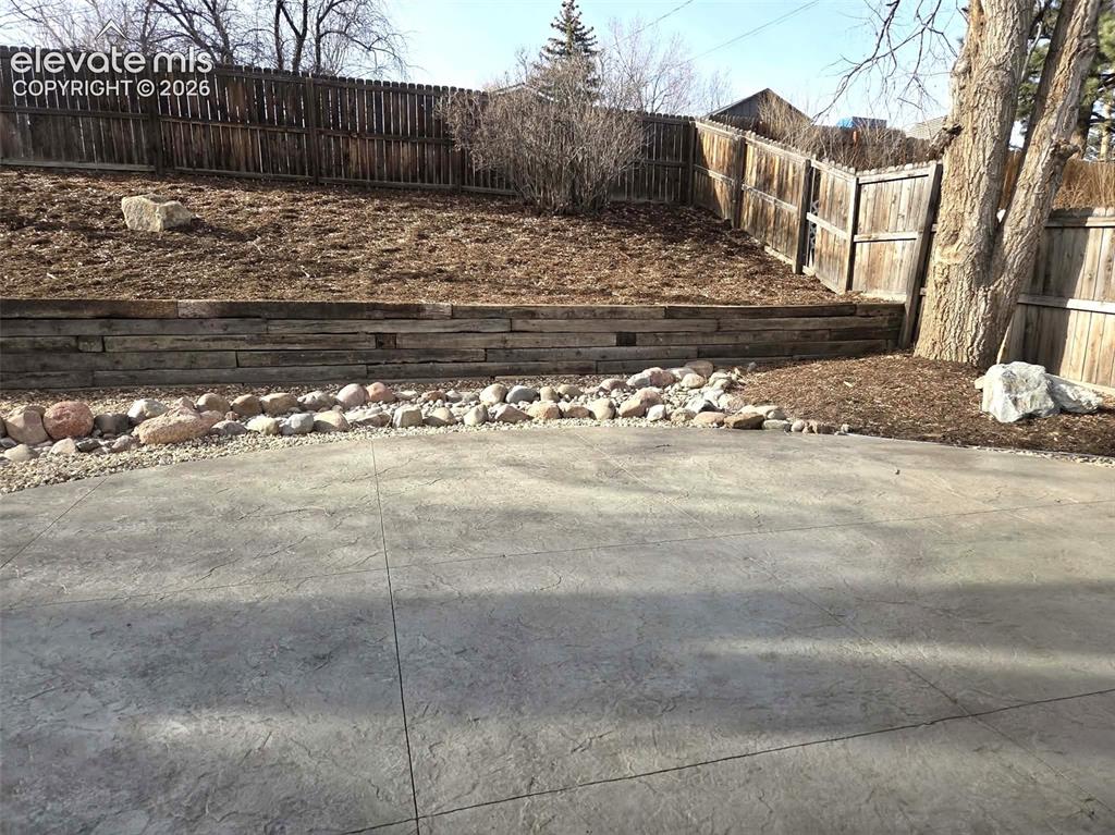 Image 13 of 31: Yard