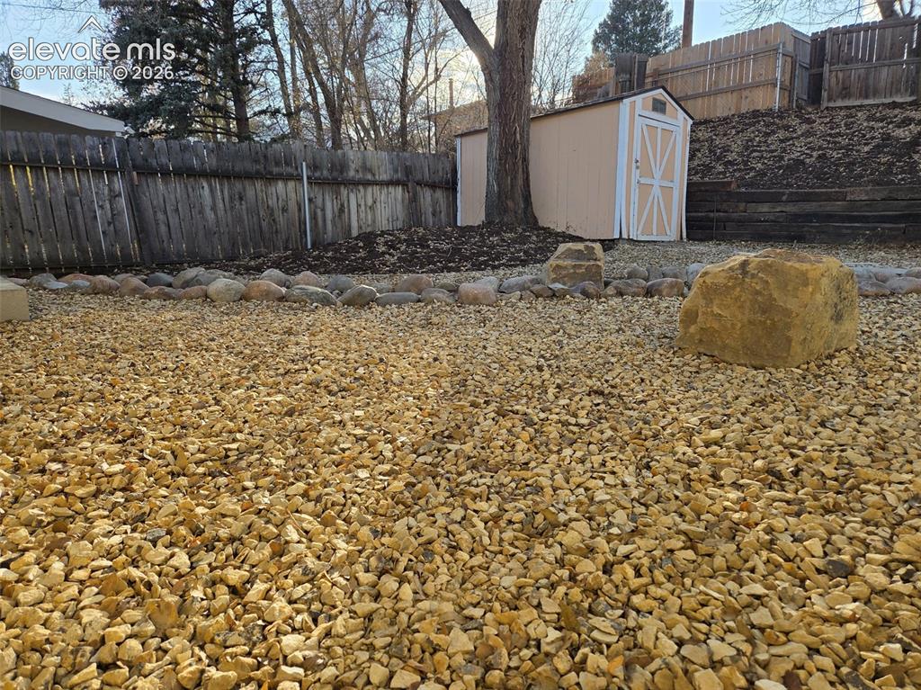 Image 15 of 31: Yard