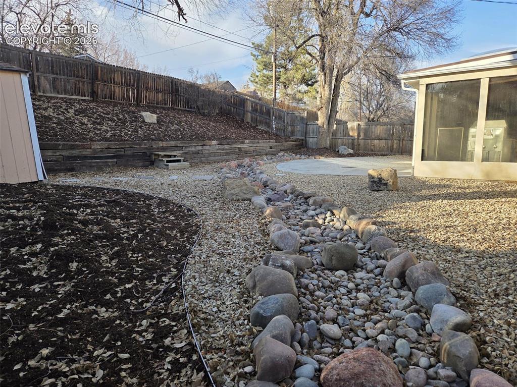Image 7 of 31: Yard