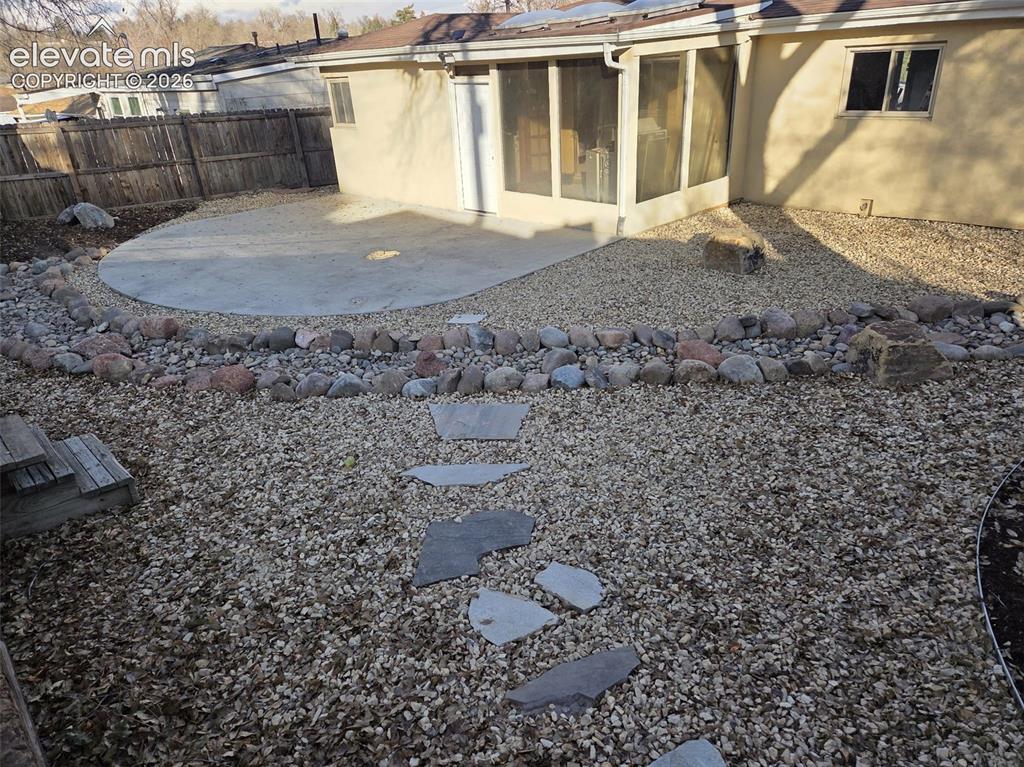 Image 8 of 31: Yard