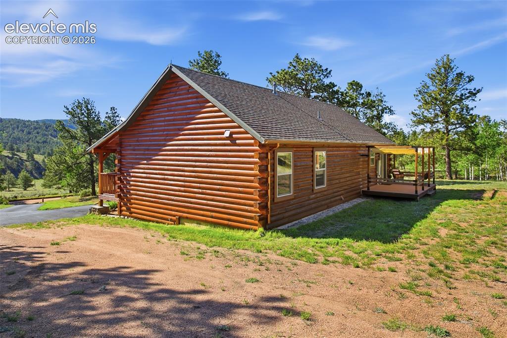 Image 16 of 24: Rear Deck