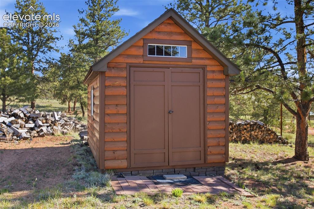 Image 17 of 24: Back of Structure