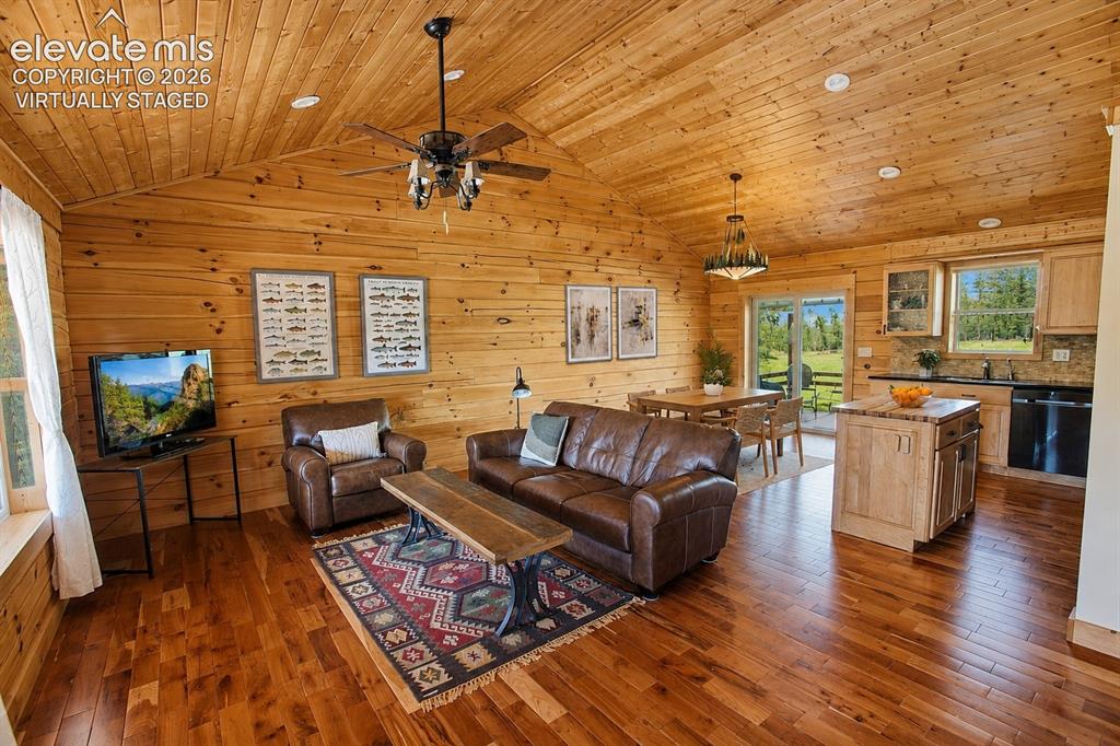 Image 3 of 24: Front Deck