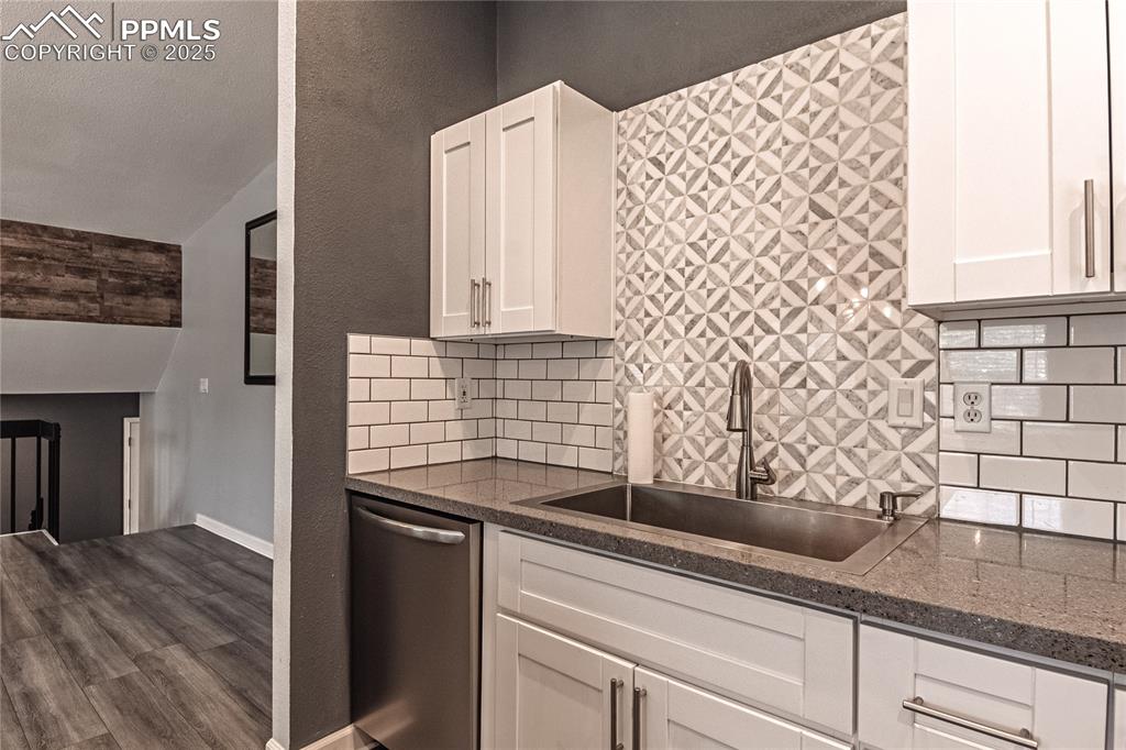 Image 12 of 42: Kitchen