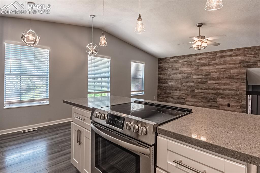 Image 13 of 42: Kitchen