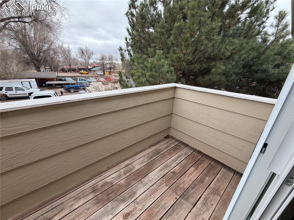 Image 14 of 17: Bedroom