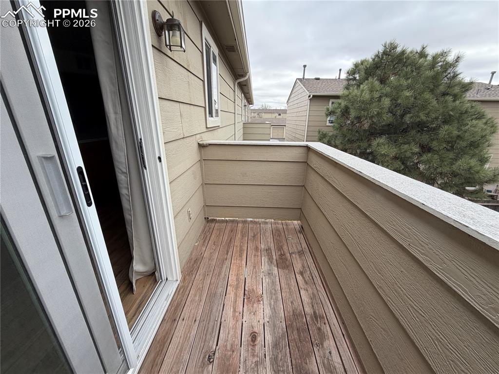 Image 15 of 17: Closet