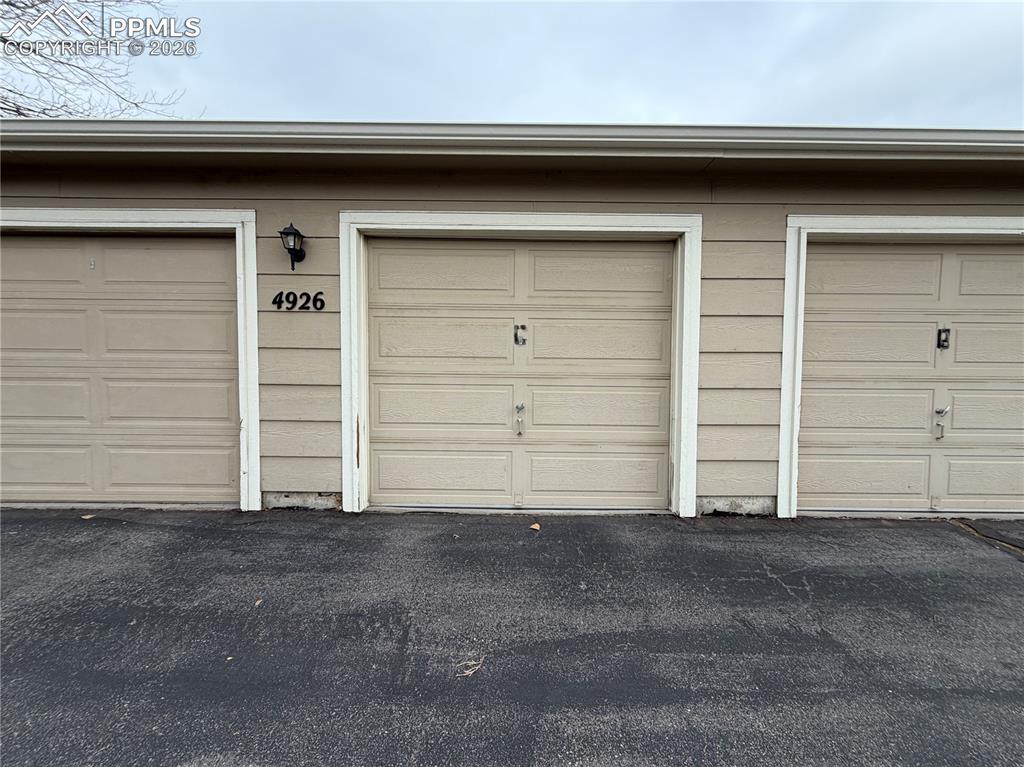 Image 16 of 17: Bathroom