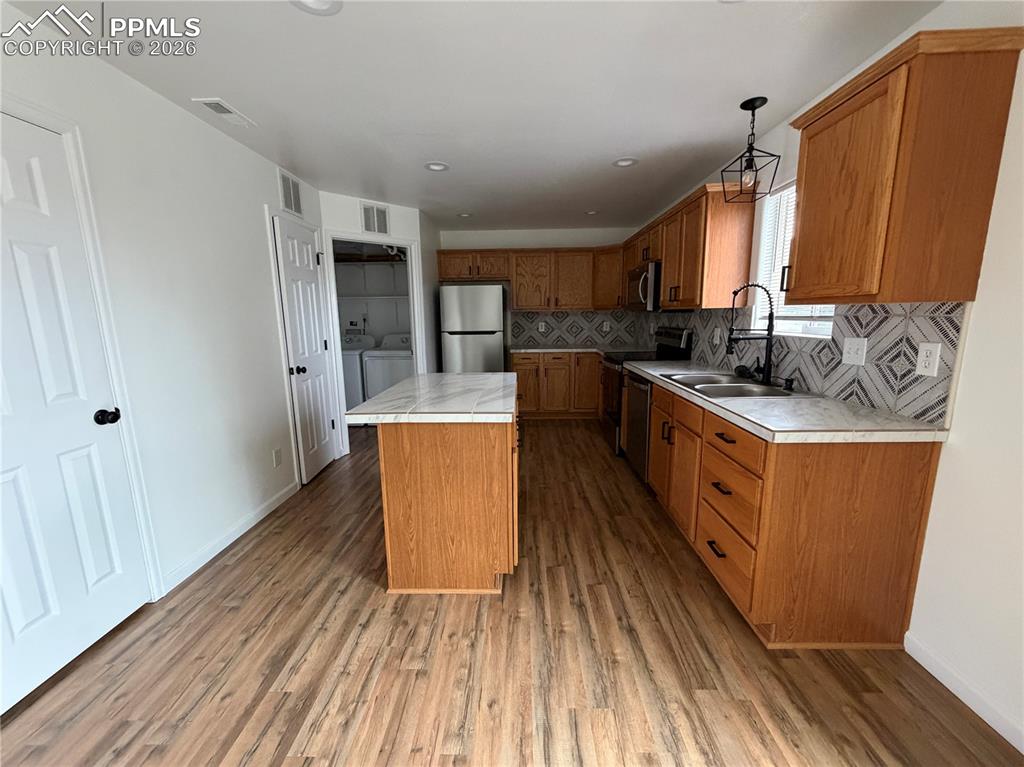 Image 4 of 17: Living Room