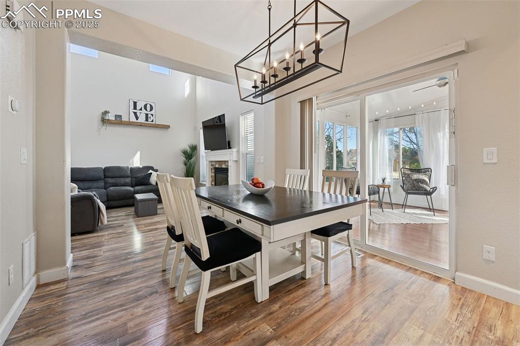 Image 10 of 21: Dining Area