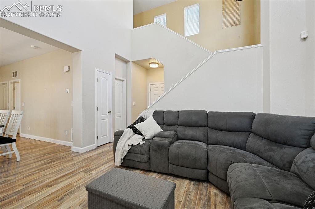 Image 5 of 21: Living Room