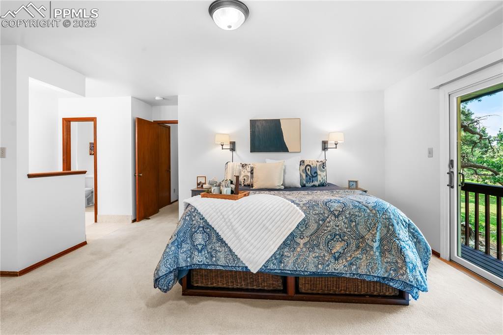 Image 17 of 44: Primary bedroom