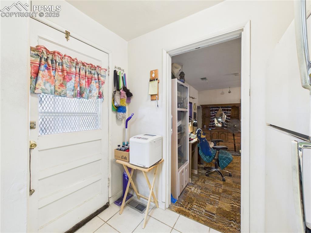 Image 14 of 30: Laundry