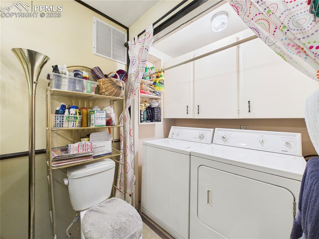 Image 21 of 30: Laundry