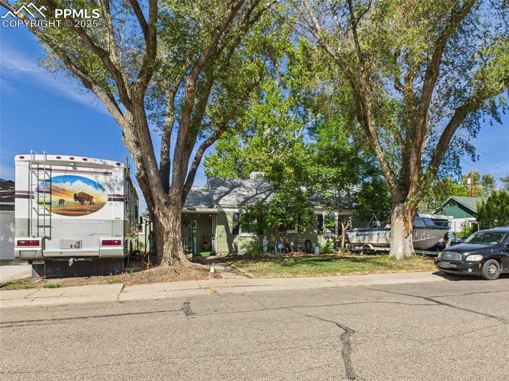 Image 3 of 30: Front of Structure