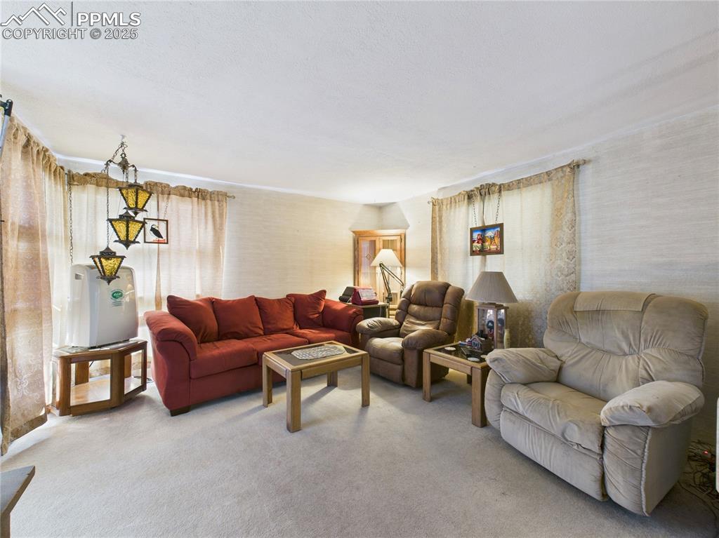 Image 7 of 30: Living Room