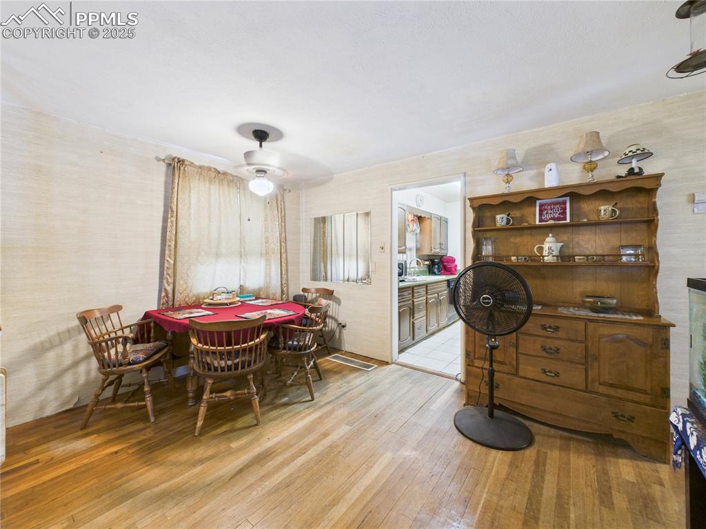 Image 8 of 30: Dining Area