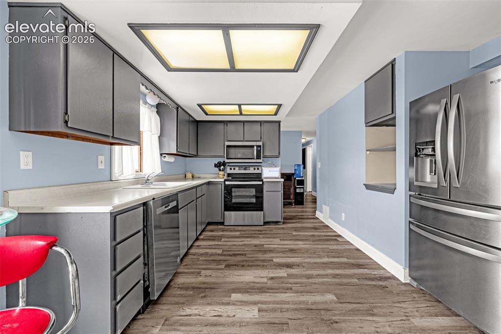 Image 10 of 37: Kitchen