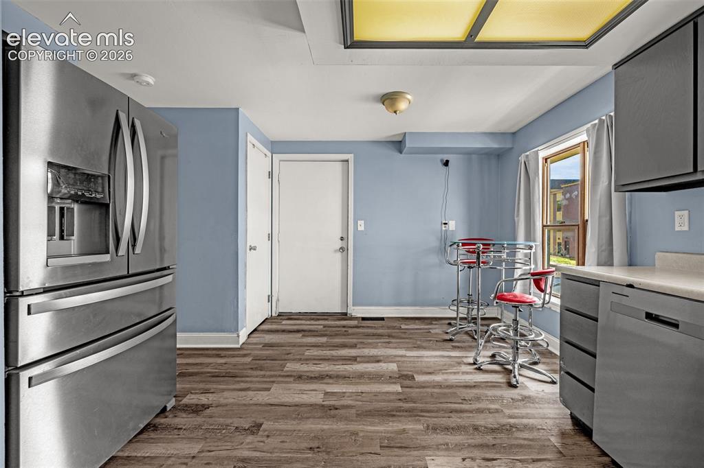 Image 12 of 37: Kitchen