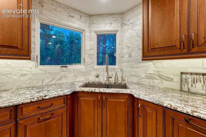 Image 10 of 49: Kitchen