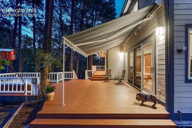 Image 39 of 49: retractable awning