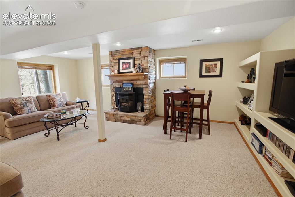 Image 9 of 23: Kitchen