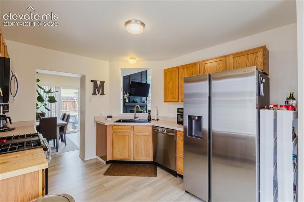Image 14 of 44: Kitchen