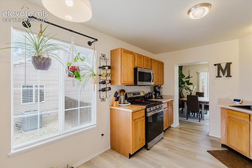Image 15 of 44: Kitchen