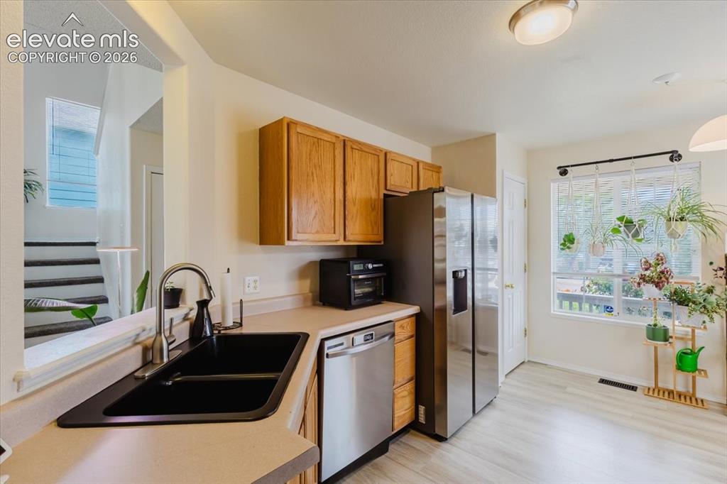 Image 16 of 44: Kitchen