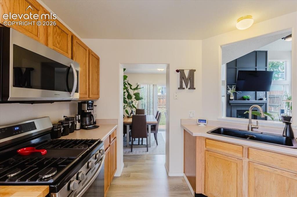 Image 17 of 44: Kitchen