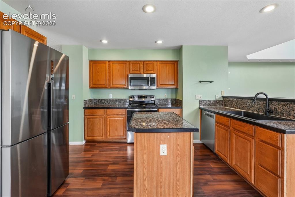 Image 9 of 31: Kitchen