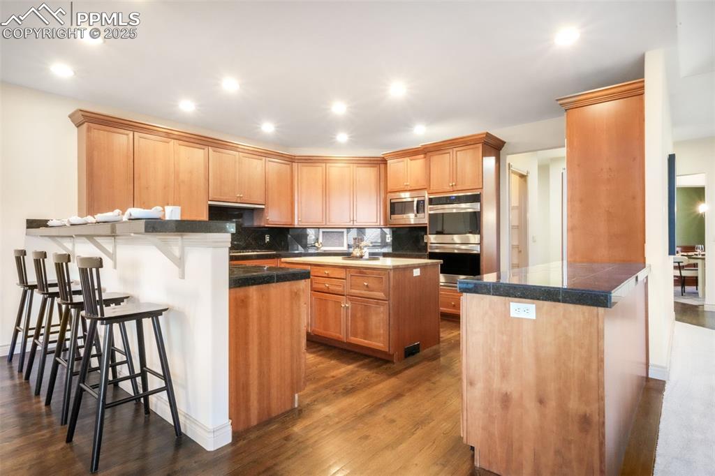 Image 13 of 50: Kitchen