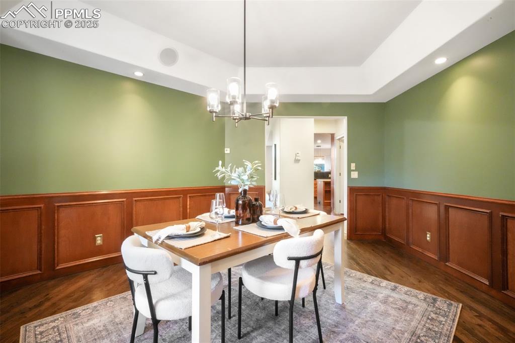 Image 21 of 50: Dining Area