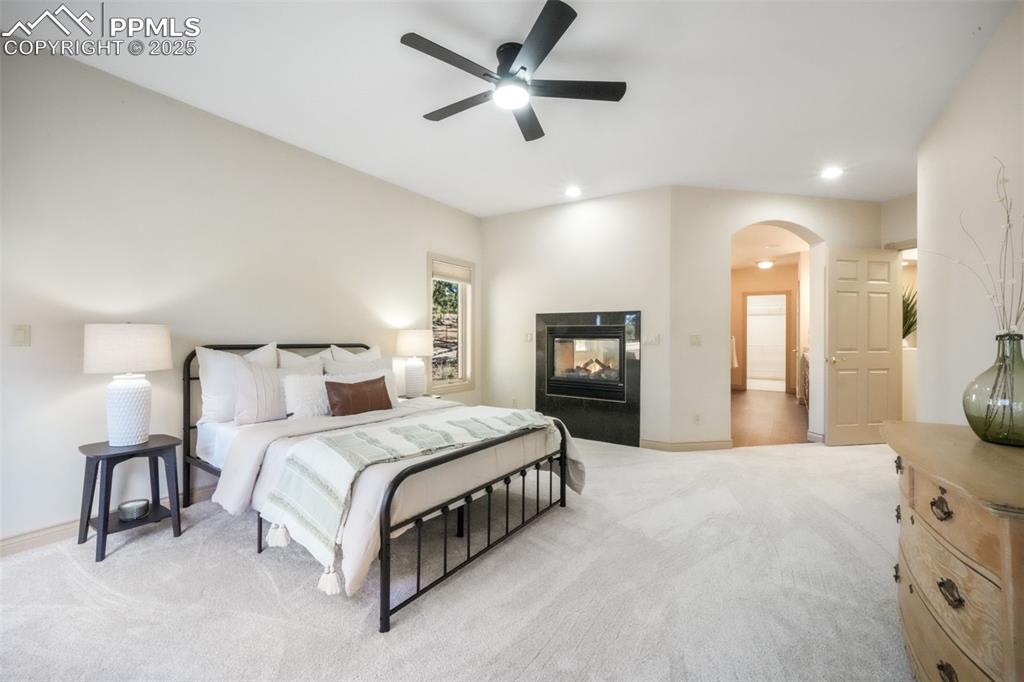 Image 25 of 50: Bedroom