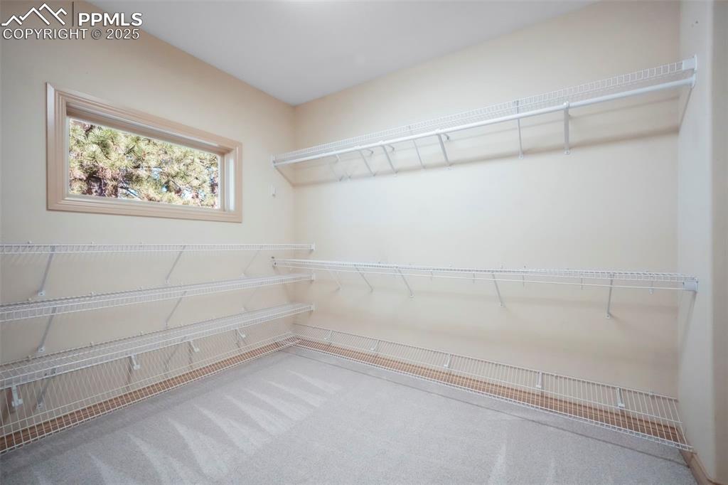 Image 32 of 50: Closet