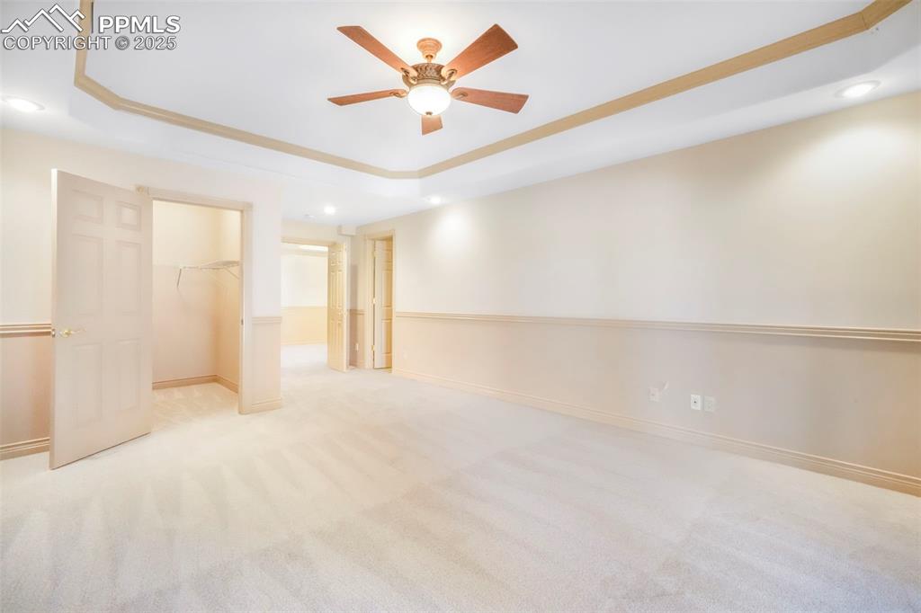 Image 34 of 50: Bedroom