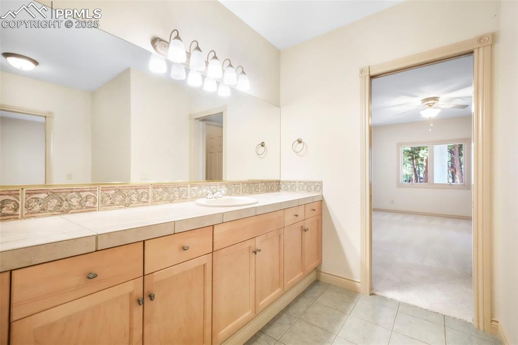 Image 35 of 50: Bathroom