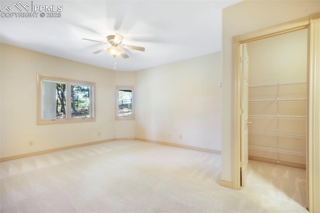 Image 38 of 50: Bedroom