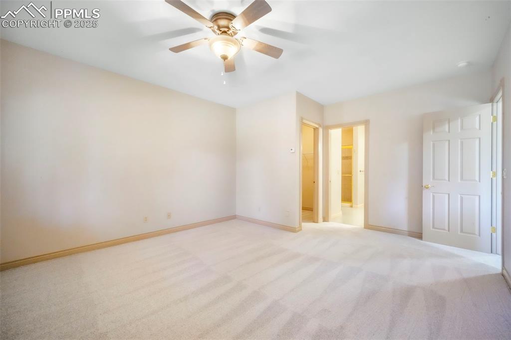 Image 39 of 50: Bedroom