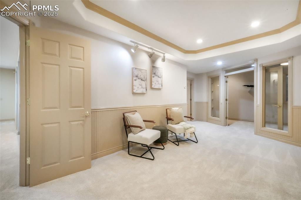 Image 43 of 50: Sitting Room