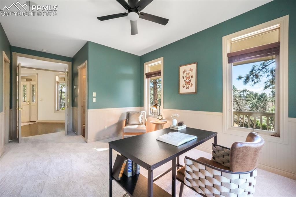 Image 5 of 50: Dining Area