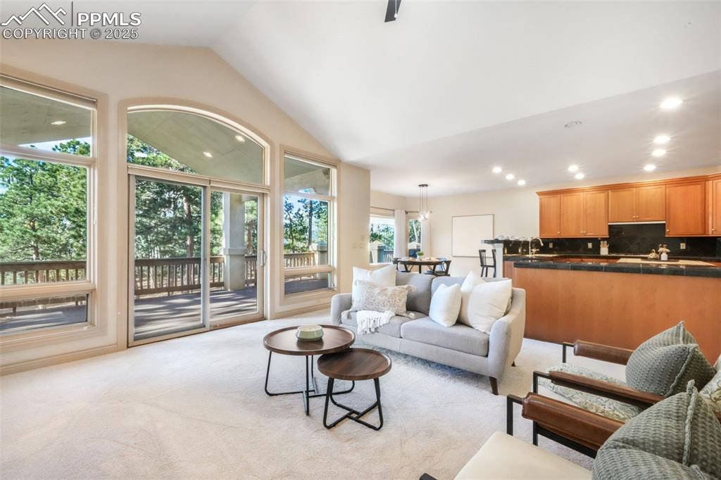 Image 8 of 50: Living Room