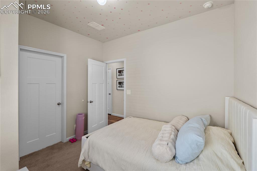 Image 10 of 31: bedroom