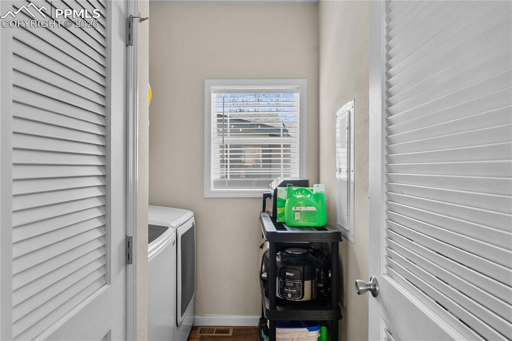 Image 20 of 31: private laundry room 